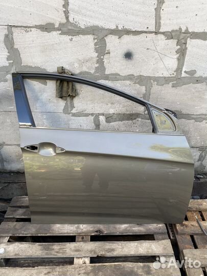 Передняя правая дверь Hyundai i40 (2015)