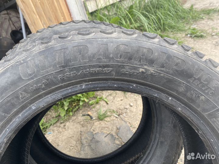 Goodyear Ultragrip Ice Arctic 225/55 R17