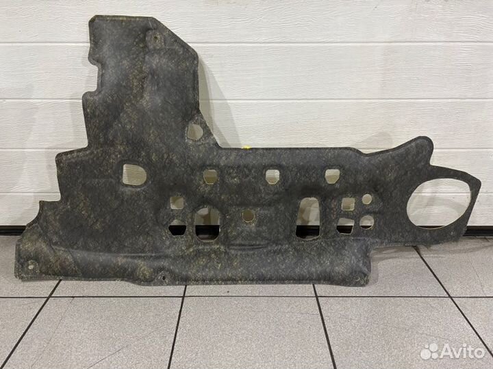 Обшивка капота Toyota Camry axvh70-1030006