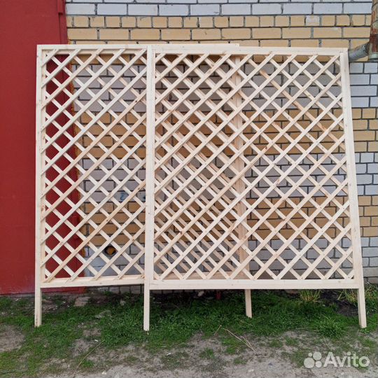 Шпалера деревянная, решётка из дерева