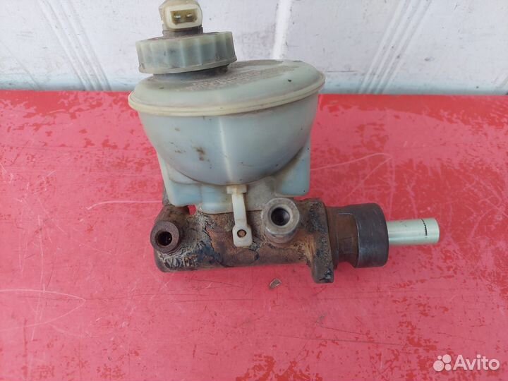 Главный тормозной цилиндр Volkswagen Golf 3