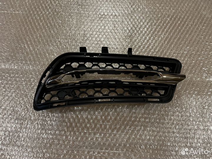 Правая сетка бампера Mercedes W212 AMG дорестайл