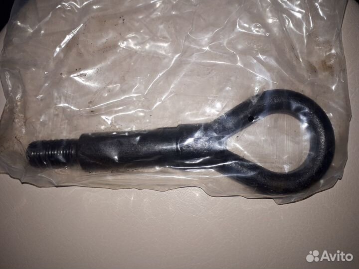 Крюк буксировочный