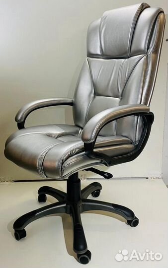 Офисное кресло