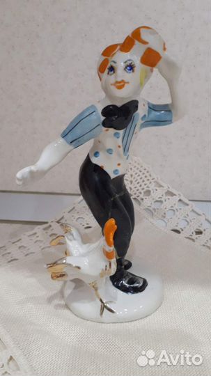 Статуэтка фарфор