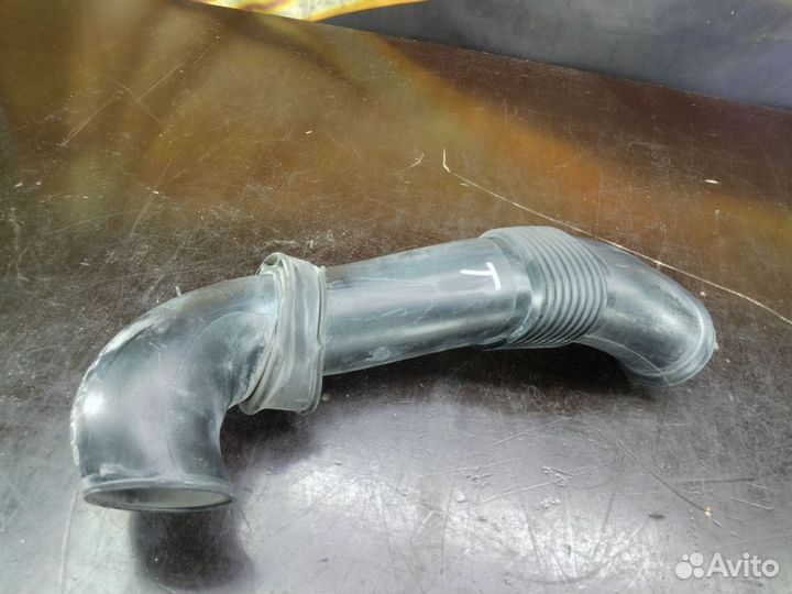 Патрубок воздушного фильтра 7L6129752A 3633