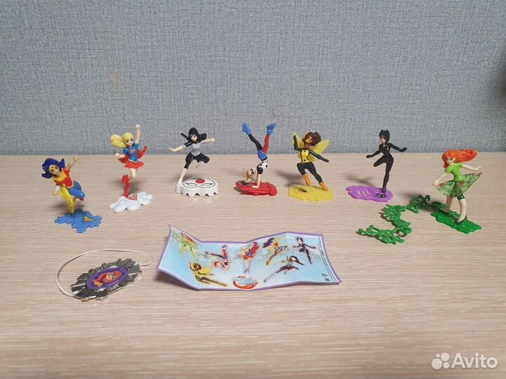 Коллекции киндер super hero, hello kitty