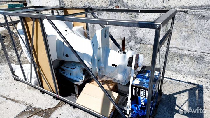 Мотор лодочный Suzuki DF200APX белый