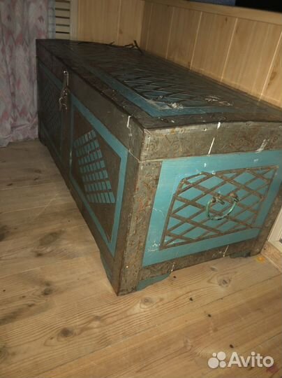 Сундук старинный
