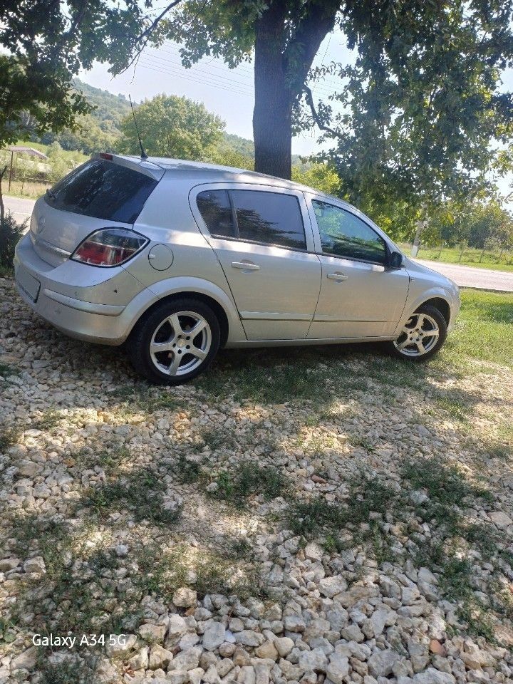 Opel Astra: фото владельца