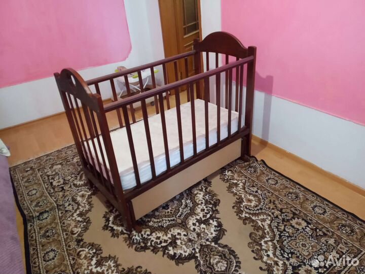 Детская кроватка с маятником и манеж