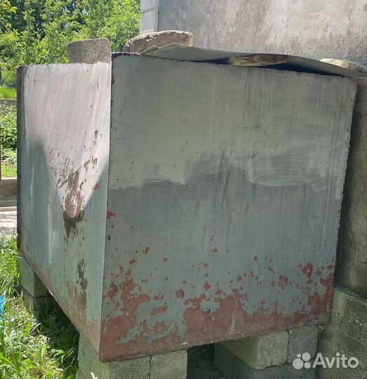 Бак для воды железный