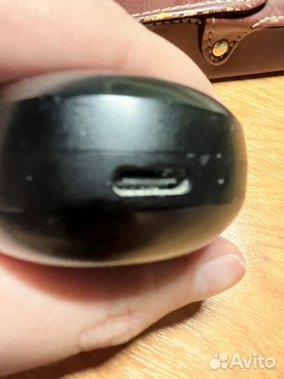 Кейс для наушников, так же есть коробка