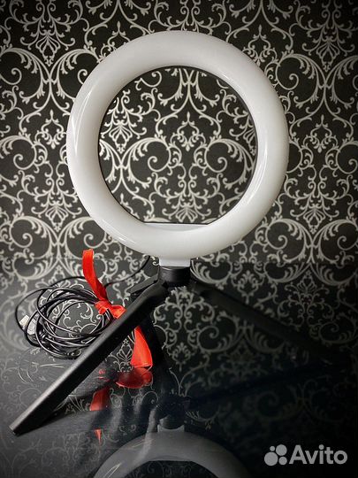 Настольная кольцевая лампа 20 см