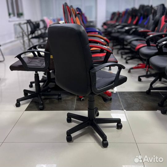 Офисное компьютерное кресло Чип (цвета)