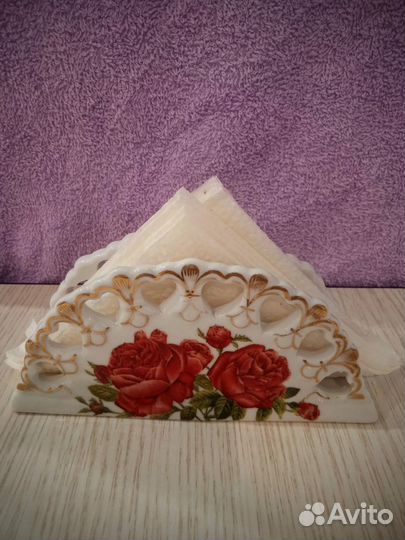 Фарфоровая салфетница