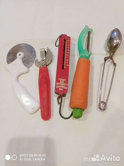 Все для кухни(стол наборы, сахарницы, чайники.)