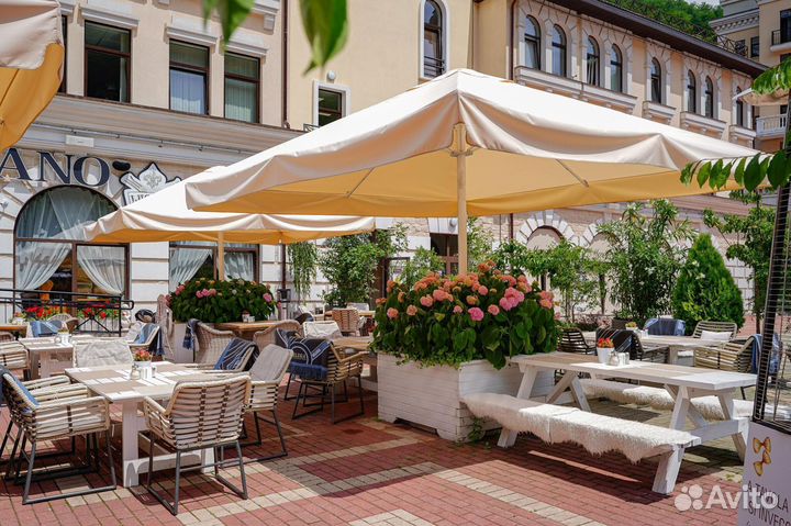 Усиленный уличный зонт для кафе
