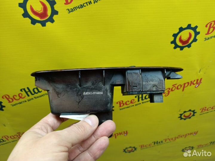 Кнопка стеклоподъемника переднего правого передняя