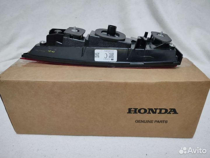 Фонарь левый в крышку багажника Honda Pilot 3