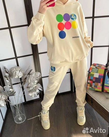 Спортивный костюм женский