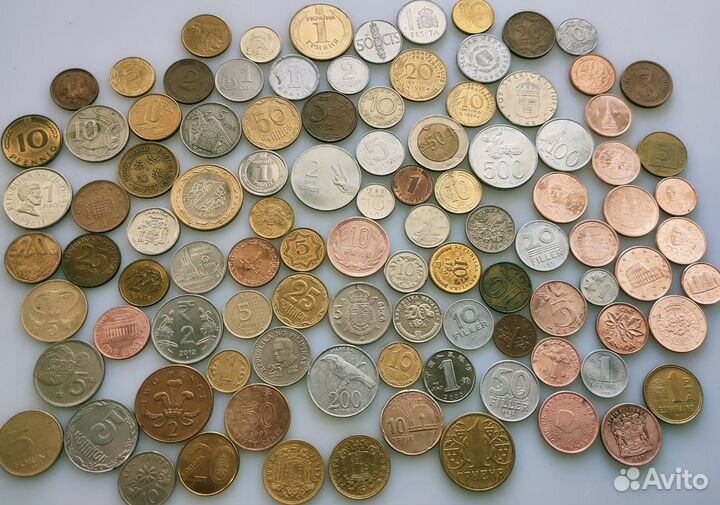 100 разных монет
