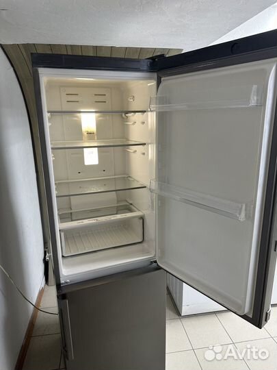 Холодильник hotpoint ariston бу No Frost