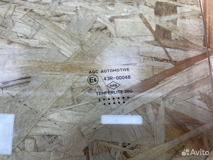 Стекло двери заднее левое Renault Duster