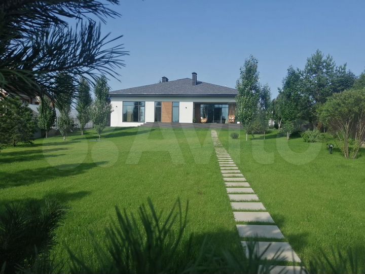 Коттедж 260 м² на участке 20 сот.