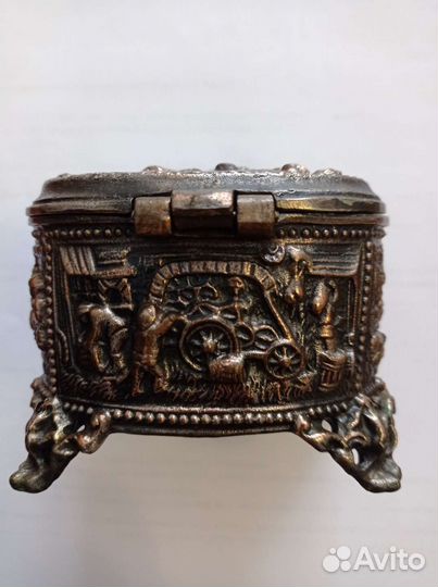 Шкатулка бронза, касле