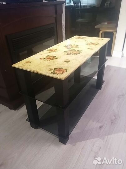 Стеклянная тумба под тв