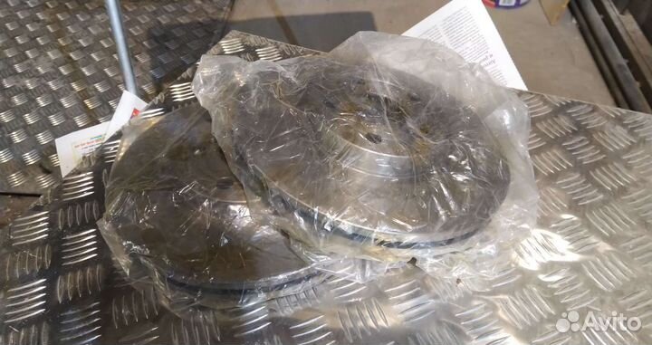 Новые тормозные диски toyota Avensis II (T250)