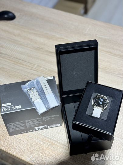 Часы Garmin Fenix 7s Sapphire Solar Gold