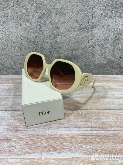 Солнцезащитные очки Christian Dior женские