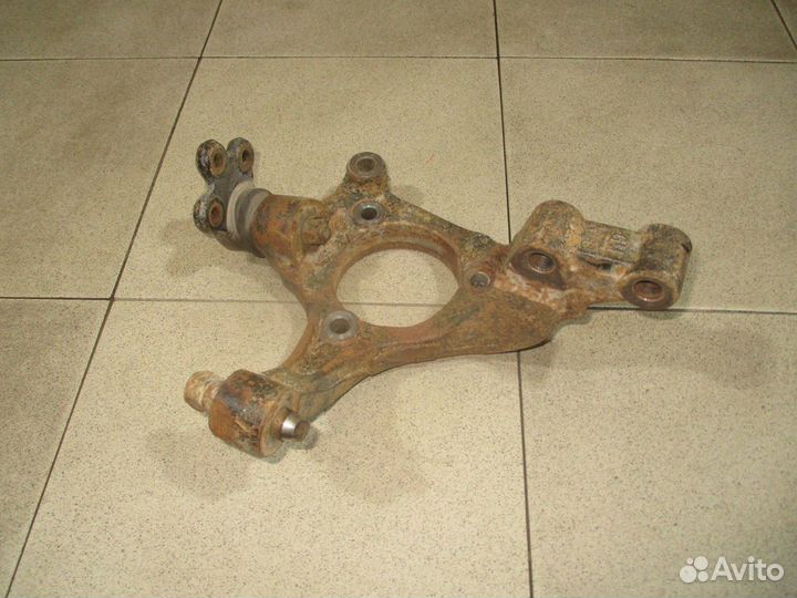 Кулак поворотный передний правый Chevrolet Captiva