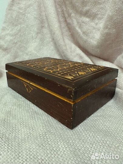 Шкатулка резная деревянная винтаж