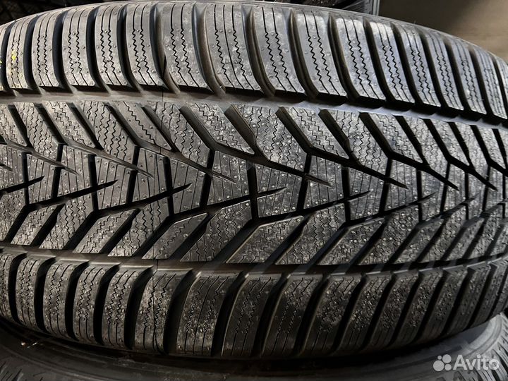 Hankook Winter I'Cept Evo 3 W330A 315/40 R21 и 275/45 R21