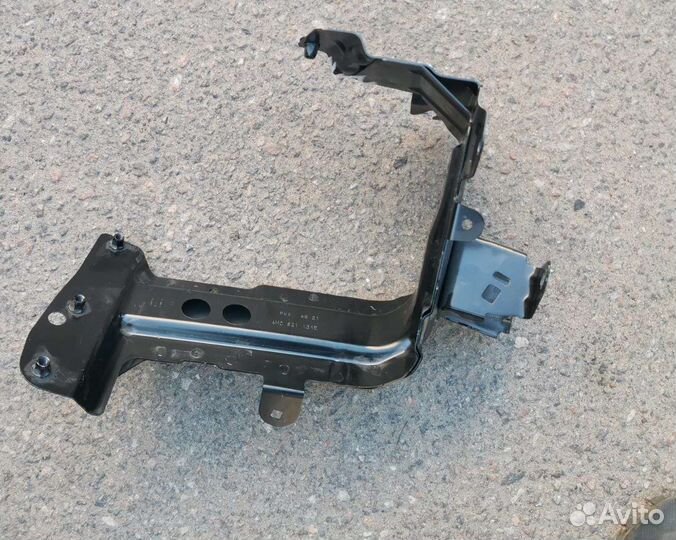 Audi Q7 4M кронштейн крыла и фары левый новый