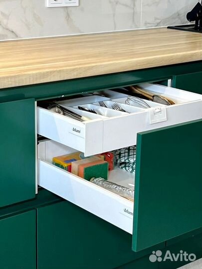 Прямой кухонный гарнитур современный