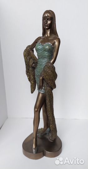 Статуэтка Veronese девушка 2002 год