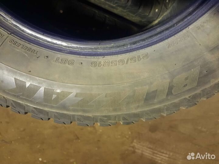 Bridgestone Blizzak Spike-02 215/65 R16