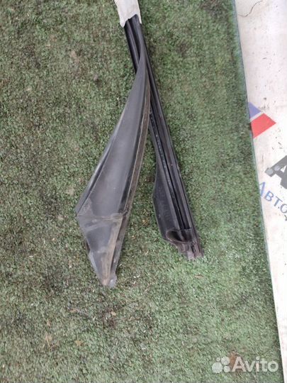 Уплотнитель стекла двери передний левый Bmw 535