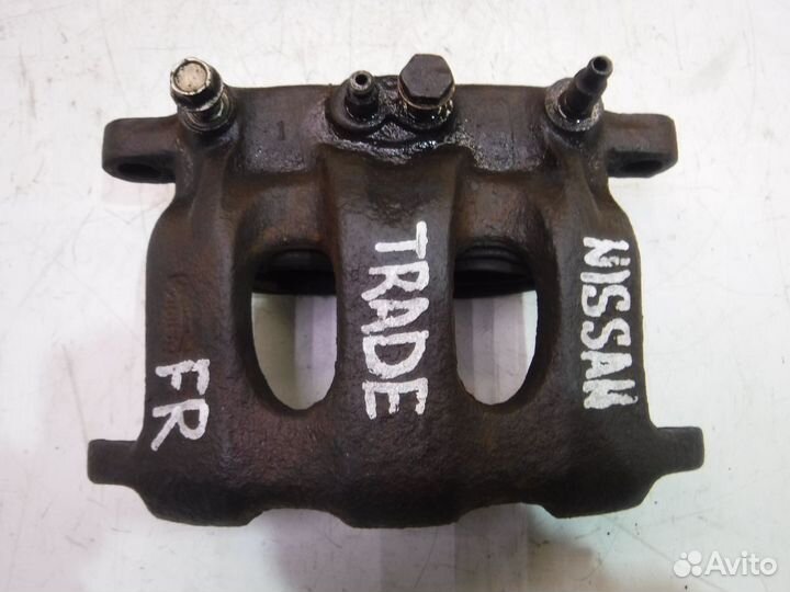 Суппорт передний правый Nissan Trade