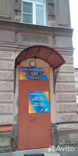 Козырек над дверью