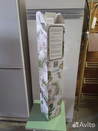 Коробка картонная с окошком большая