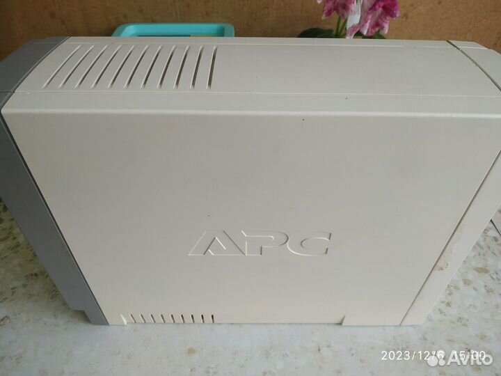 Источник бесперебойного питания ибп APC RS 800