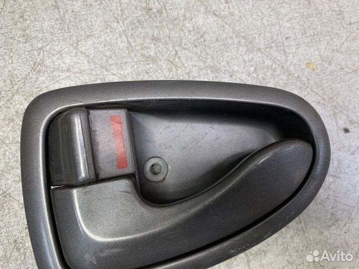 Ручка внутренняя Hyundai Accent седан 1.5 G4EC