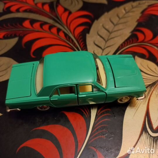 Коллекционная модель автомобиля волга газ-24