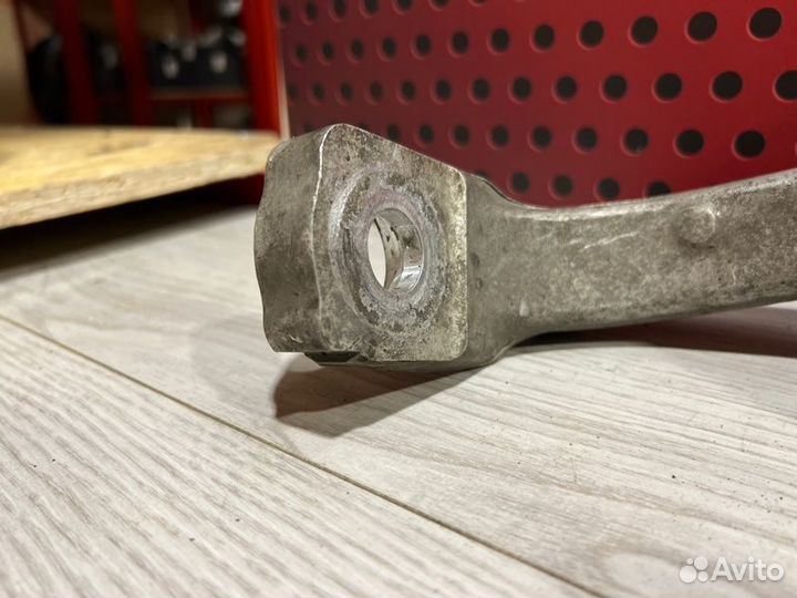 Кулак поворотный правый Mercedes-Benz C-Class W205