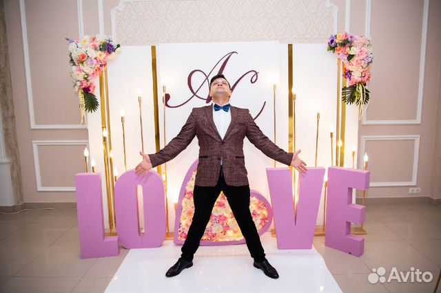 Ведущий + DJ + фокусник. цена договорная